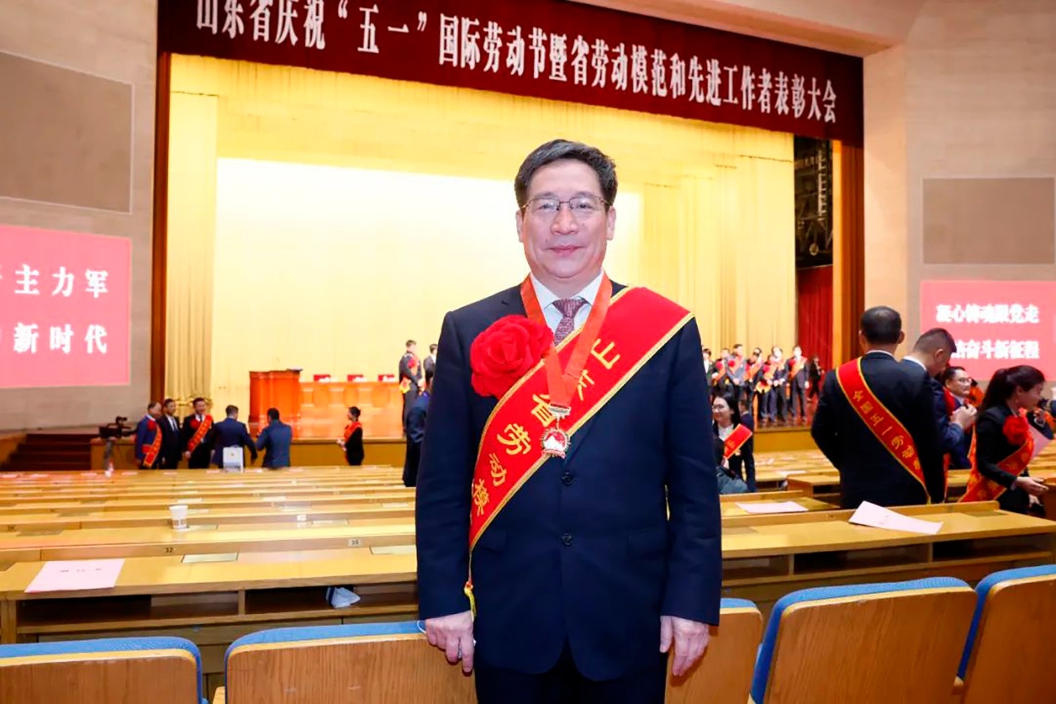 喜報！李永勝董事長被授予“山東省勞動模范”稱號 受省委、省政府表彰 (5)