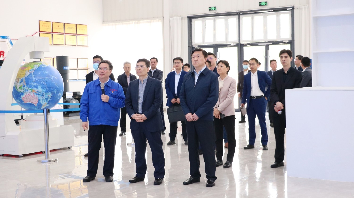 海爾集團(tuán)黨委書記、董事局主席、首席執(zhí)行官周云杰蒞臨天瑞重工考察